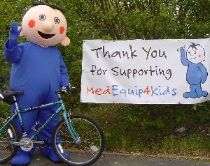 MedEquip4Kids mascot Pip preparing for the 40 mile bike ride between Manchester and Liverpool in 2005.