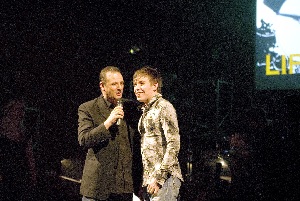 Mark Radcliffe with 2007 MIBI winner Seb Forrest. 