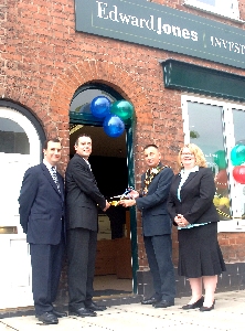 NEWTON-LE-WILLOW’S FIRST STOCKBROKING BUSINESS IS OFFICIALLY OPENED - The Mayor of St Helens, Cllr