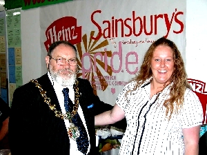 Councillor Adrian Jones (Mayor of Wirral) and TSP volunteer Jenny Allinson at Prides recent healthy eating cookery day.