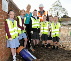 Katie Lenden, Project Support Officer at KHT and Bramall Construction Senior Site manager William Swain with children from Mosscroft Primary School.