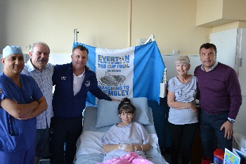 Photographs: Graeme Sharp and Graham Stuart called into see transplant patients at the Royal Liverpool University Hospital to mark National Transplant Week