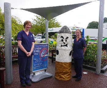 Lung Cancer Clinical Nurse Specialists, Sarah Cubbin and Ann Griffiths with the 'Big Cig'