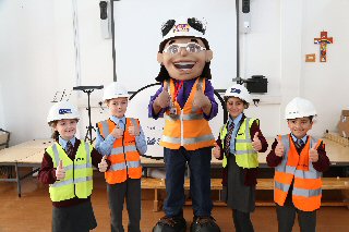 Honor Goodsite giving a lesson in site safety to children from Faith Primary School.