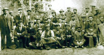 Dean Brother's workforce (approx. 1900) with William Dean (far left) and Ellis Dean (far right)