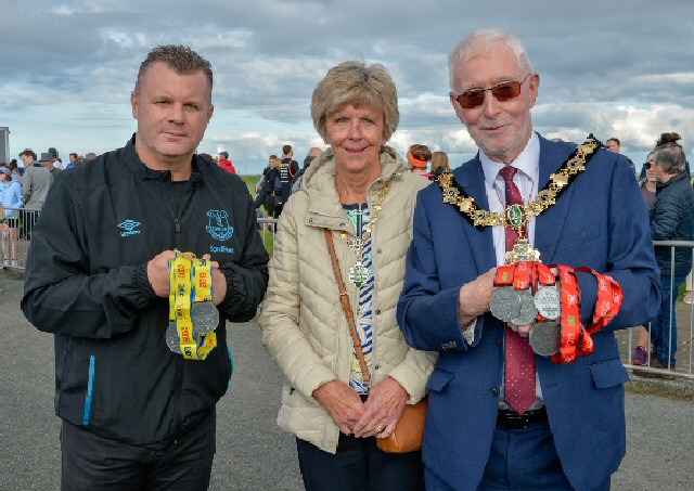 Mayor of Wirral officially starts Wirral Half Marathon/10K